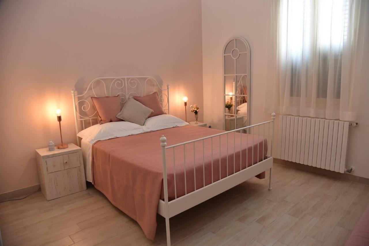 Ai Raggi Di Sole Bed and Breakfast Lecce Buitenkant foto